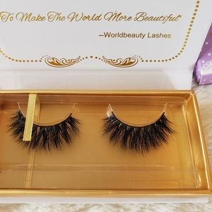 False Eyelashes package